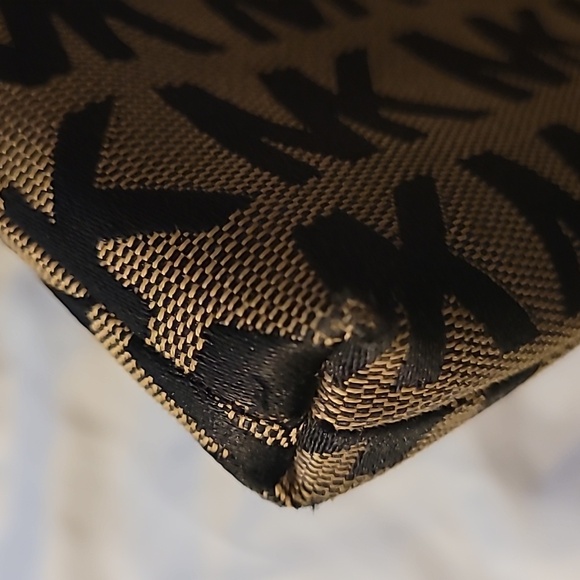 Michael Kors small bag/wristlet - Picture 6 of 6